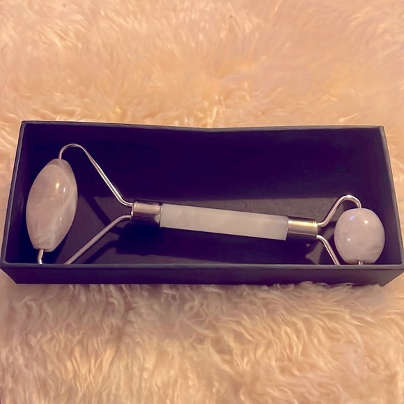 ROSE Quartz Facial Roller NWT - Picture 1 of 5